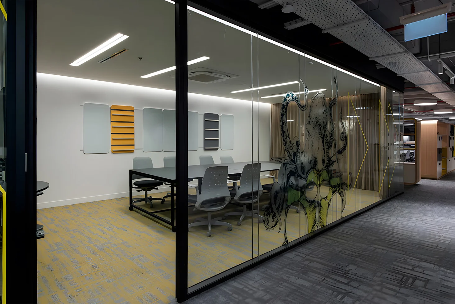 Banco Bind corporate workspace with modern design.