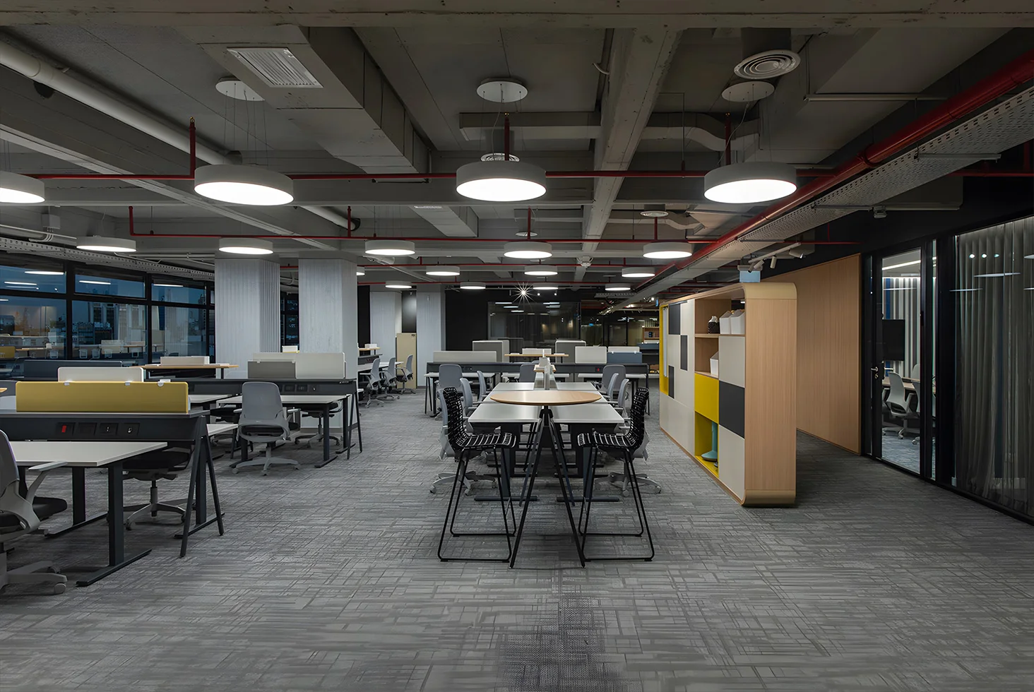 Banco Bind corporate lounge with collaborative seating.