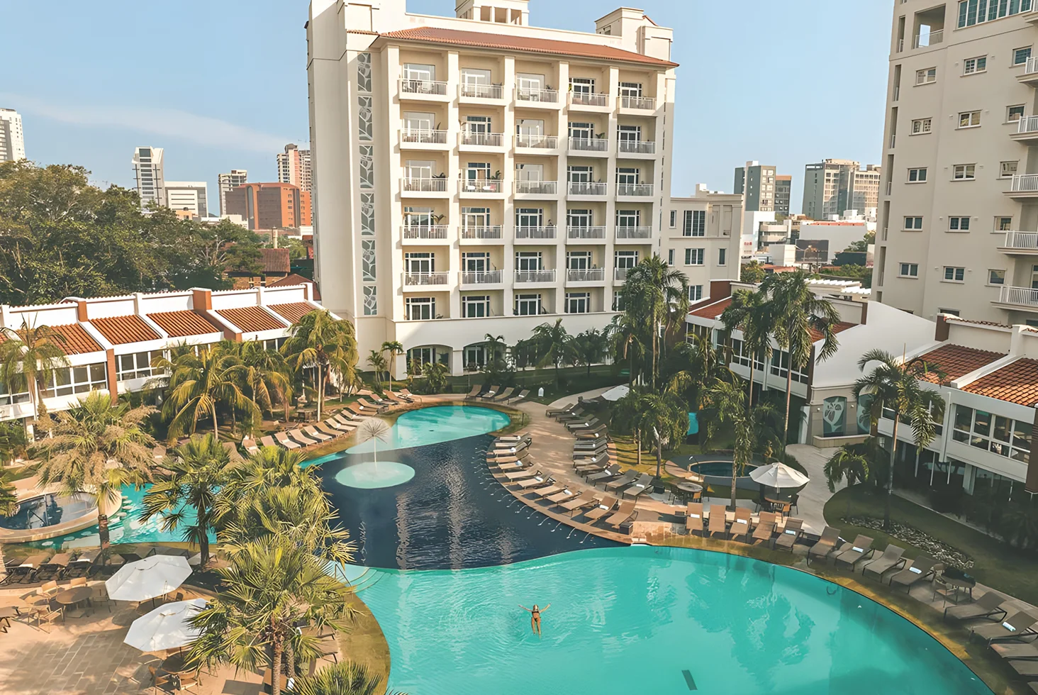 Swimming pool at Los Tajibos Hotel.